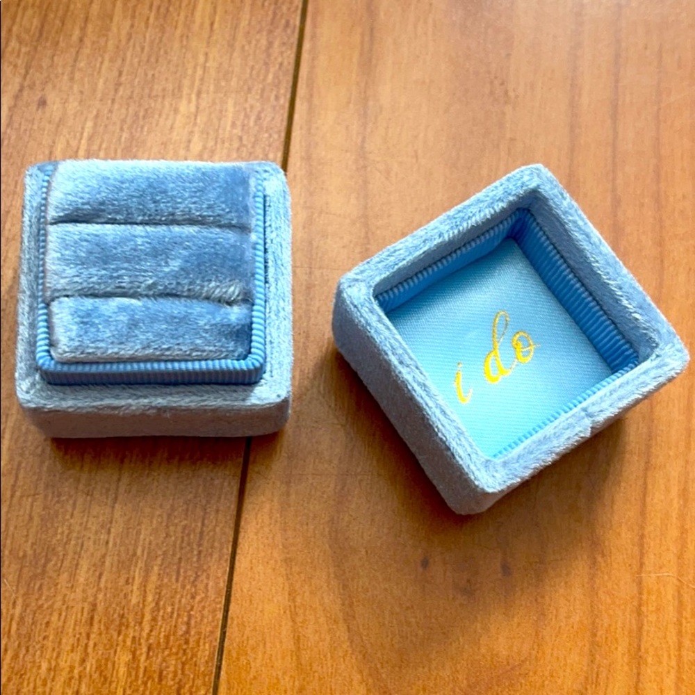 Lings Moment Dusty Blue Ring Box “I do”